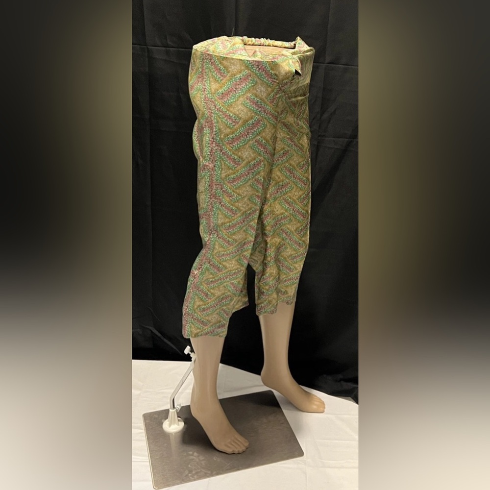 Gucci Youth Size 10 Capris - NWT - FREE SHIPPING!